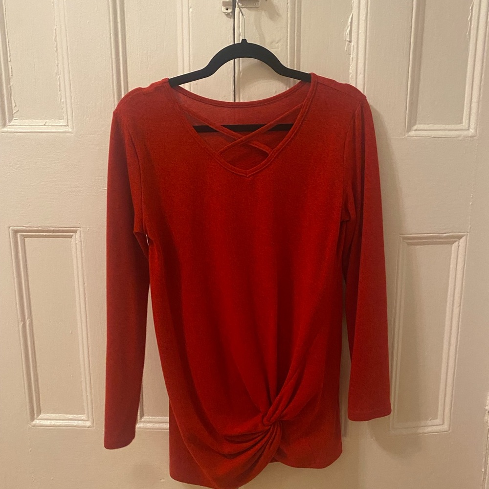 Shirt worn only once! In great condition / size small
